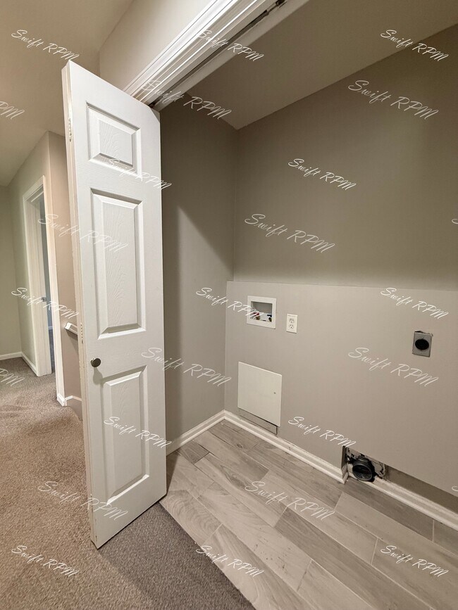 Building Photo - 15602 Maple St