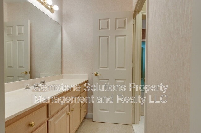 Building Photo - 1628 Brentwood Pointe