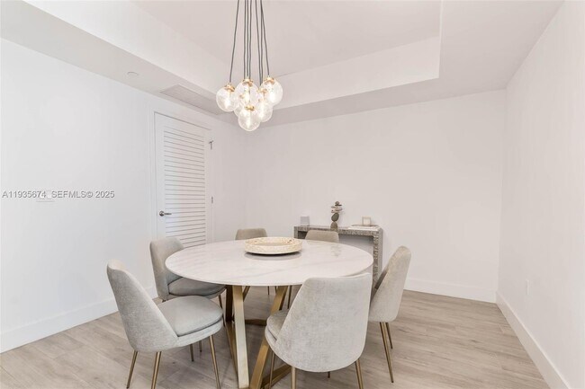 Building Photo - 1010 Brickell Ave