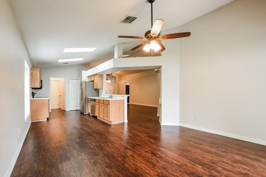 Building Photo - 92 Pine Forest Pl