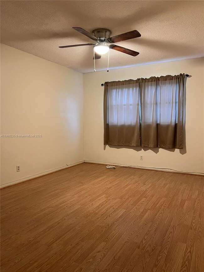 Building Photo - 1521 NW 43rd Ave