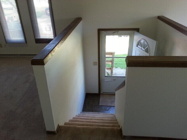 Building Photo - 1303 S Thompson Dr