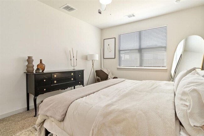 Building Photo - 105 New Hvn St