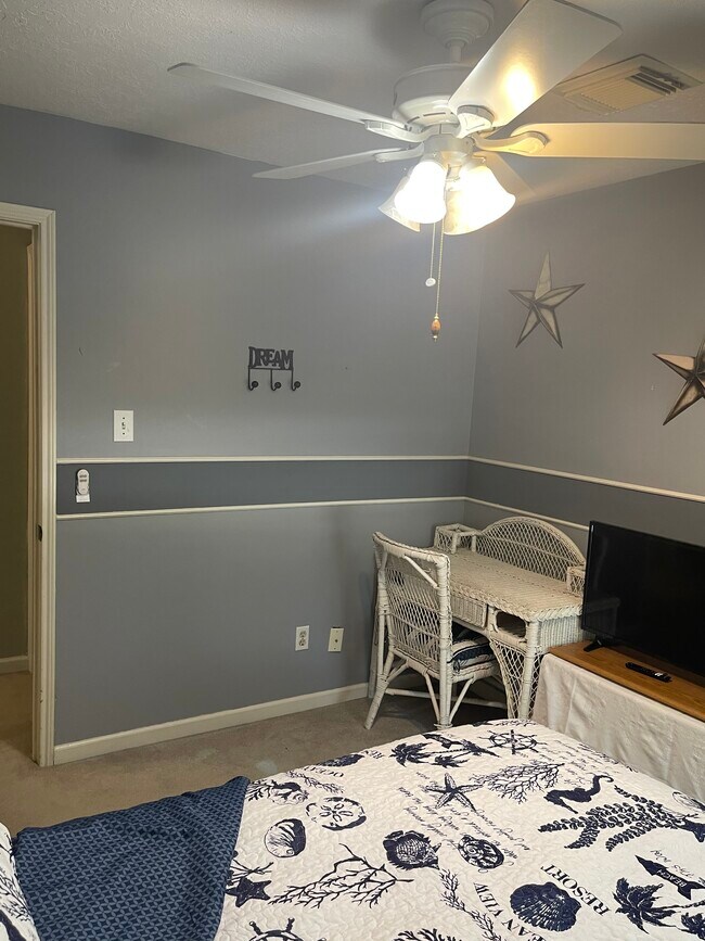 Desk in 2nd bedroom, new smart tv and alexa - 2931 Valley Rose Dr