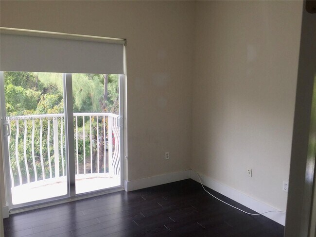Building Photo - 2700 NE 184th Terrace