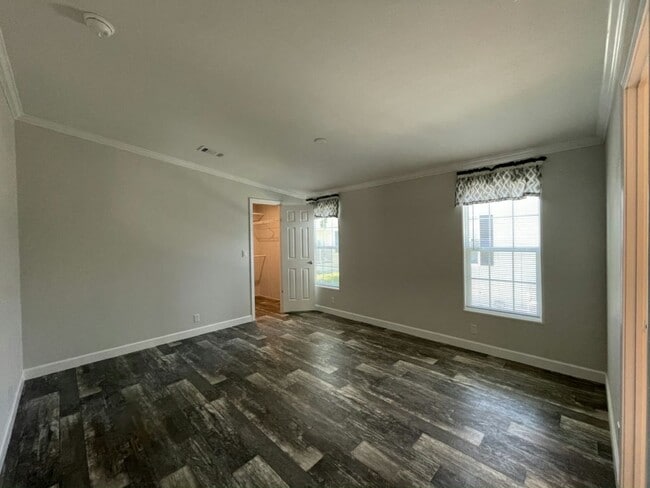 Building Photo - 906 Guadeloupe W