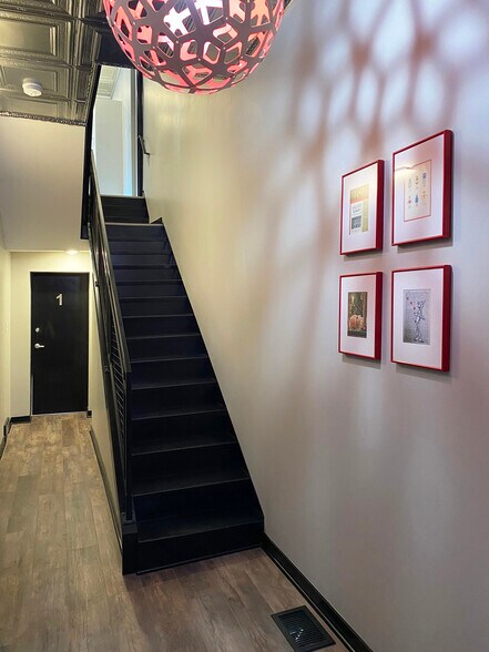 Common Area Hallway - 2416 E Carson St