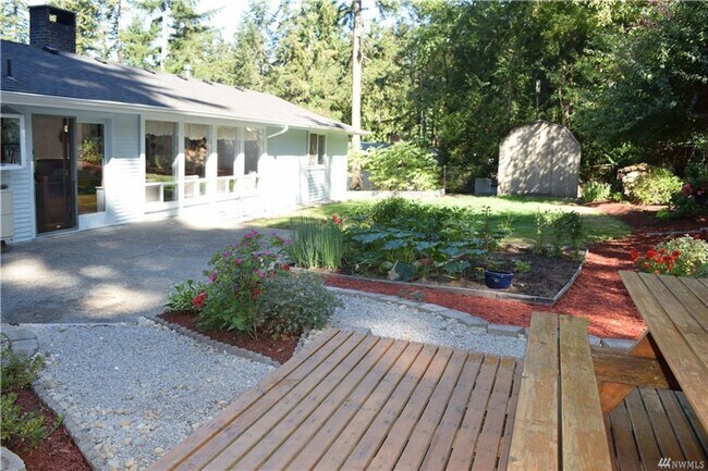 Building Photo - Charming 4 Bed 2 Bath Rambler in Sought After Neighborhood-Sammamish