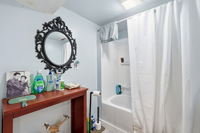 Building Photo - 1637 S St Louis Ave