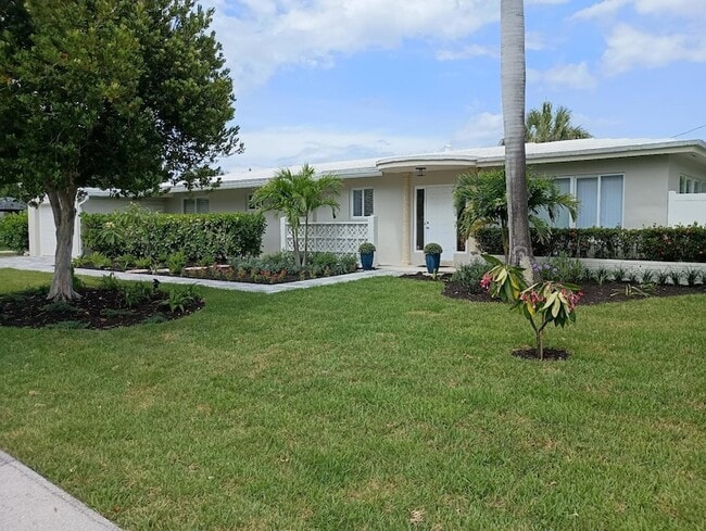 Building Photo - 4454 W Tradewinds Ave