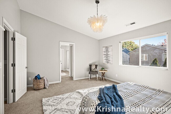 Building Photo - Beautiful 4 BD* 2.5 BA* Single Family Home...