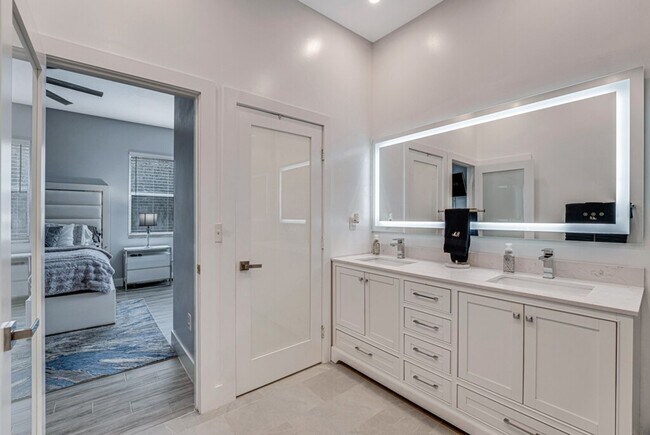 Building Photo - Spacious 4-Bedroom with 3 Full Baths in Royal Palm Beach!