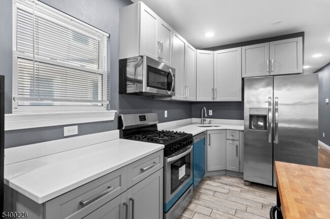 Building Photo - 110 Park Ave