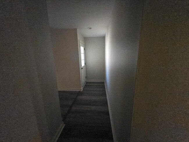 Building Photo - 3985 Roxbury Rd