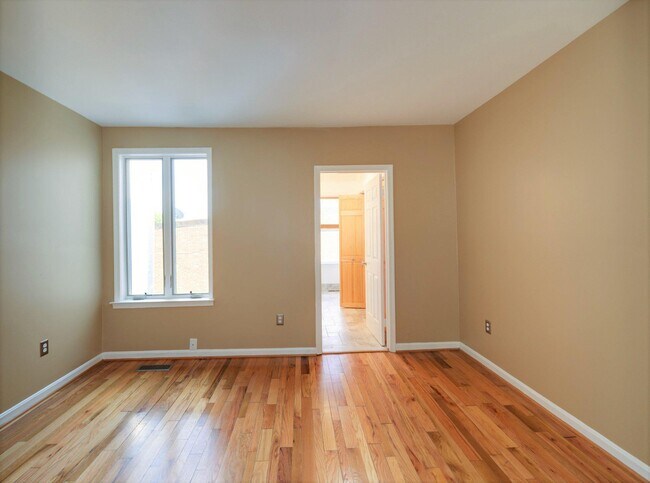 Building Photo - 3254 Q St NW