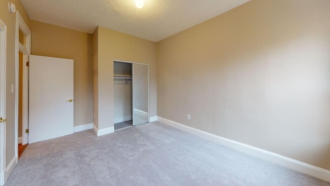 Building Photo - Columbia Heights Two Bedroom Apartment W/Private Balcony!