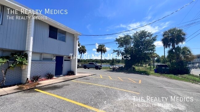 Building Photo - 1010 N Fiske Blvd