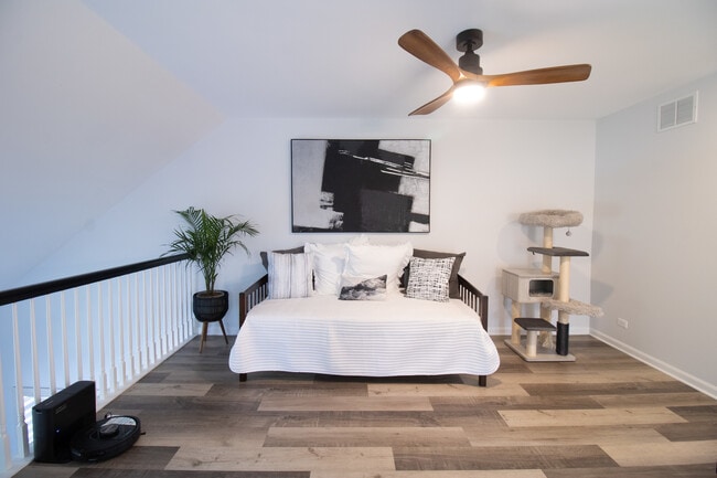 Building Photo - 1843 W White Oak St