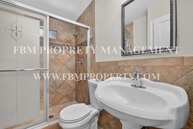 Building Photo - 2358 Norwood Dr
