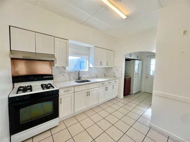 Building Photo - 25 Beacon St