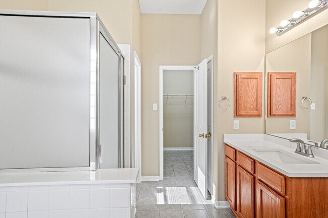 Building Photo - 8615 Traciney Blvd