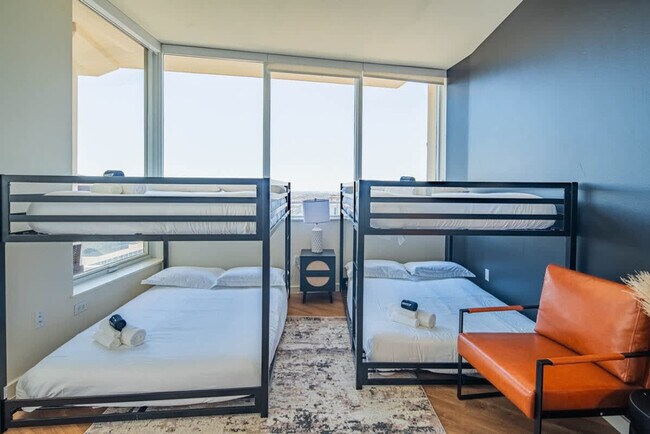 Building Photo - 44 W Monroe St