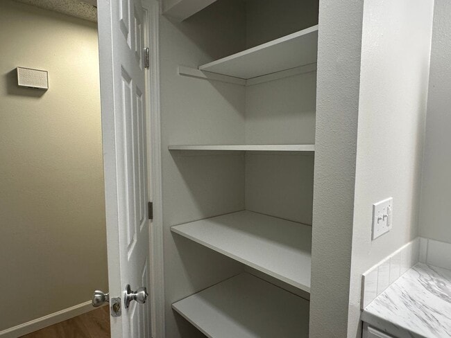 Building Photo - Your Newly Updated 3 Bed, 1 Bath Move-In Ready Home!