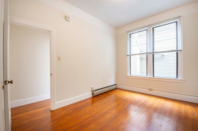 Building Photo - Bright Top Floor 1 Bedroom | Prime Marina ...