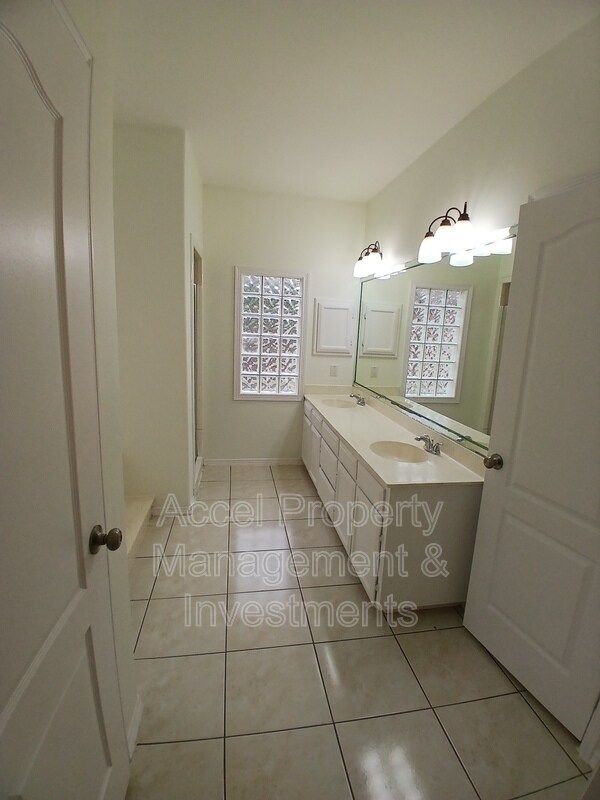 Building Photo - 128 San Jacinto St