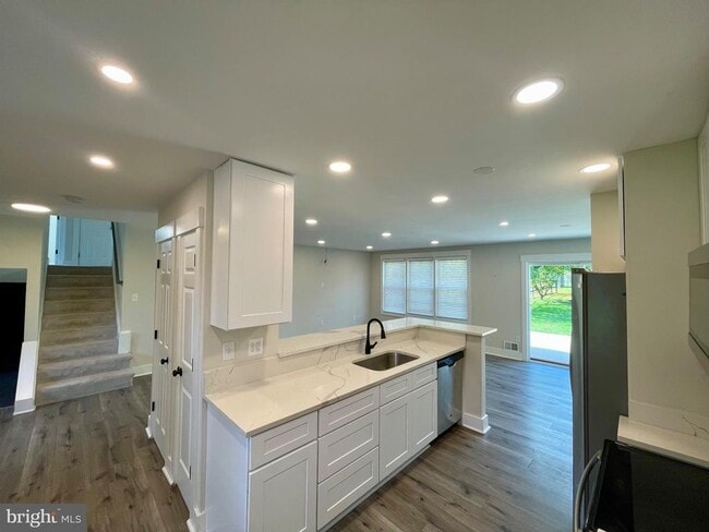 Building Photo - 2504 Little River Rd