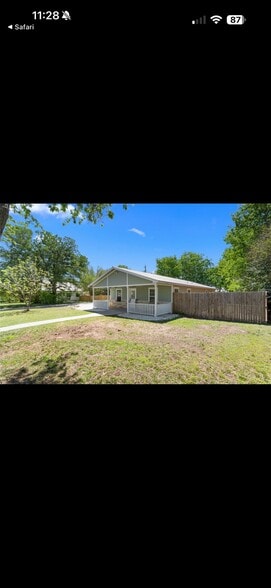 Building Photo - 900 N Bosque St