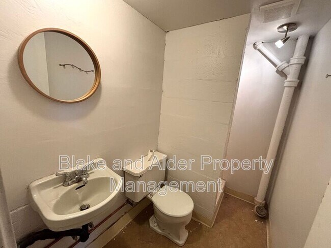 Building Photo - 7336 N Central St