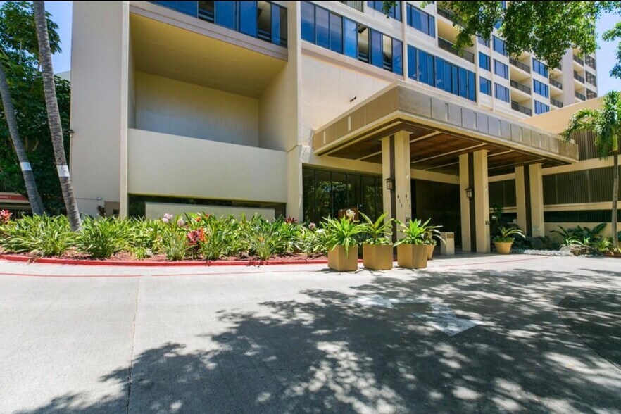 Building Photo - 411 Hobron Ln