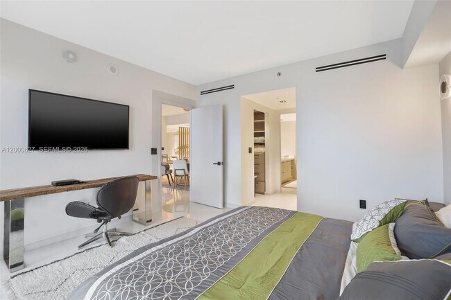 Building Photo - 465 Brickell Ave