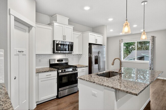 Building Photo - Modern 3BD | 2.5 BA Happy Valley Home On Corner Lot!