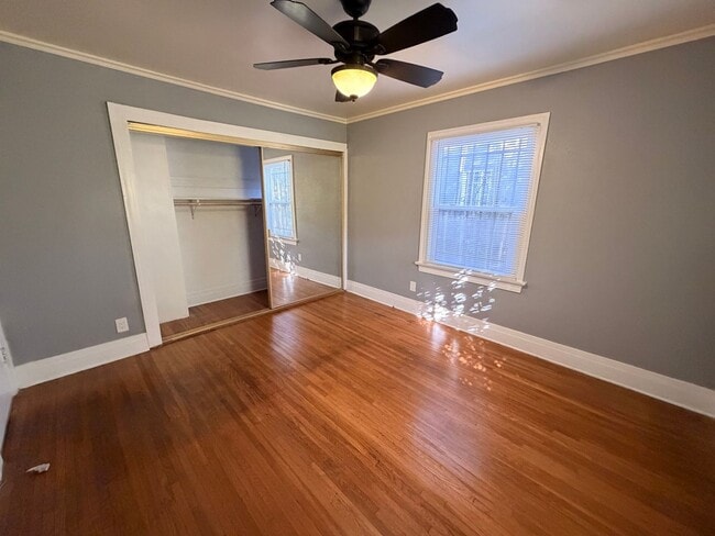 Building Photo - 2 Bed 1 Bath Available Now!