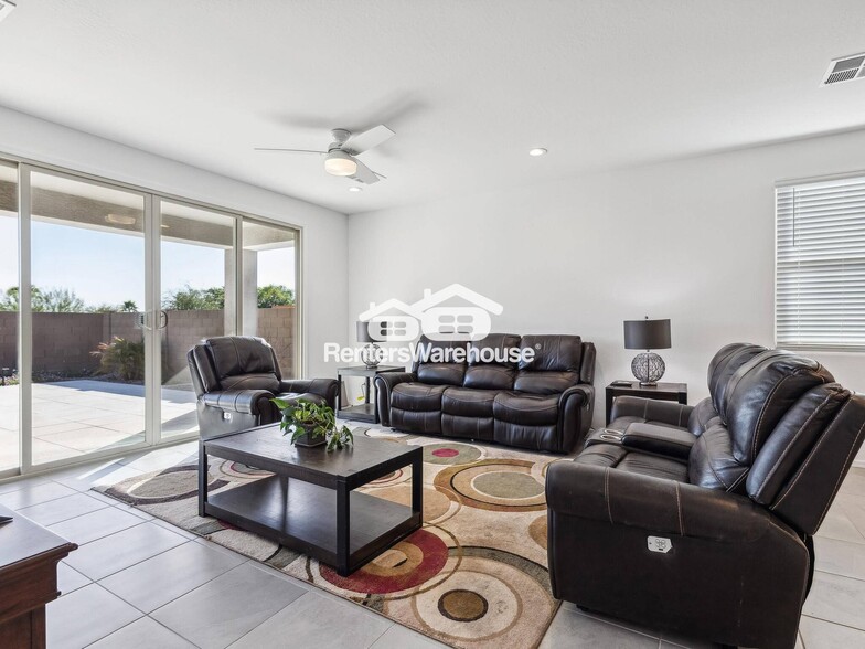 Building Photo - 1241 E Gabrilla Dr