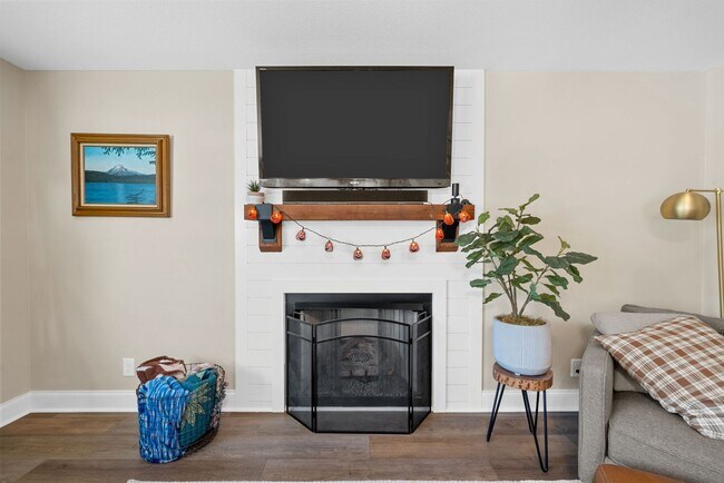 Building Photo - Modern Home in The Quarry Subdivision!