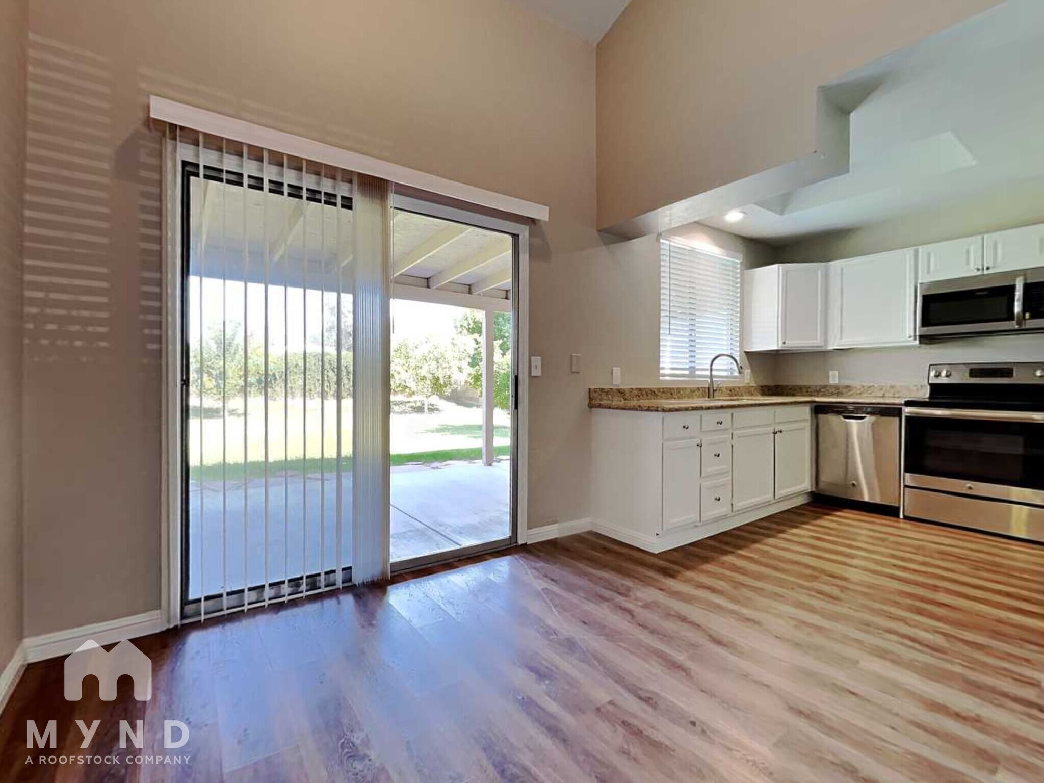 Building Photo - 818 E Piute Ave