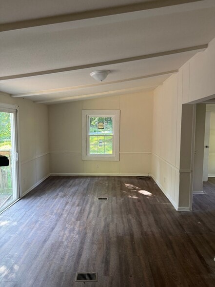 Building Photo - 245 Deerfoot Rd