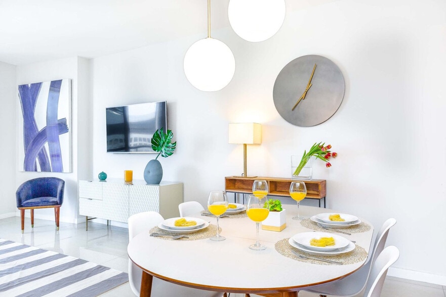 Building Photo - 485 Brickell Ave