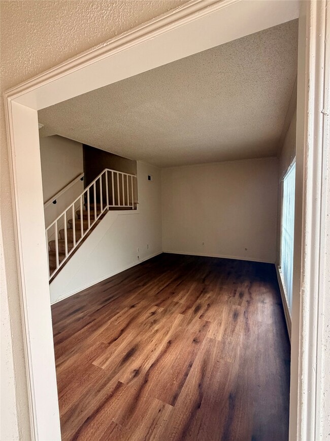 Building Photo - 7700 Creekbend Dr
