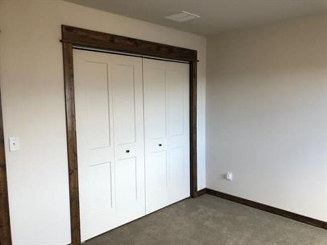 Building Photo - 4 bedroom 3 bath home in Ryen Glenn