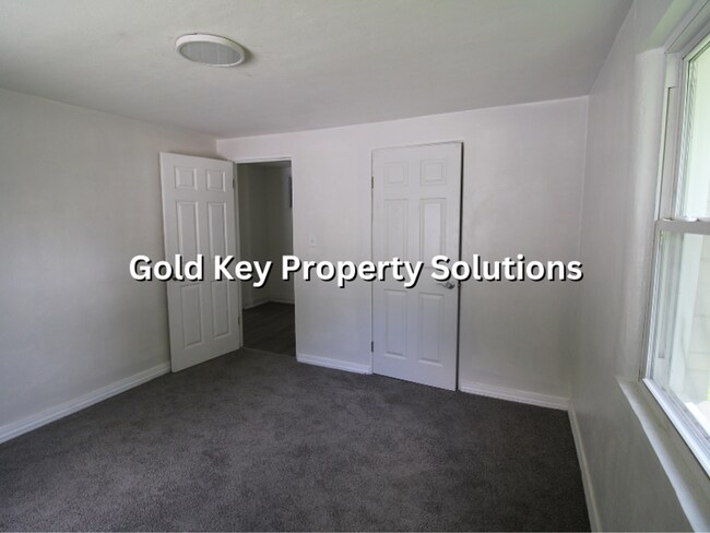 Building Photo - MUNCIE 3 BR 1 BA House with New Flooring and Paint (SECTION 8 APPROVED)