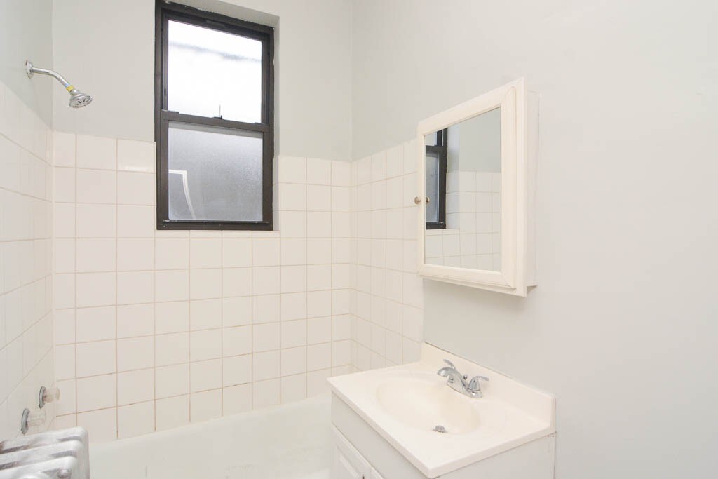Building Photo - 4752 N Paulina St