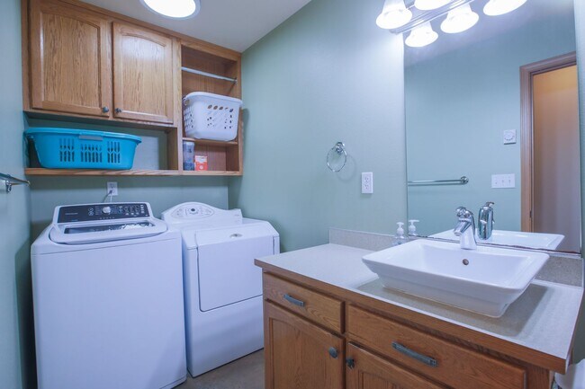 Building Photo - Beautiful Penn Cove View Home and Dog Frie...