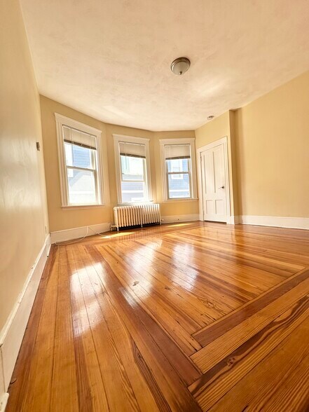 Living Room — current layout - 17 Dow St