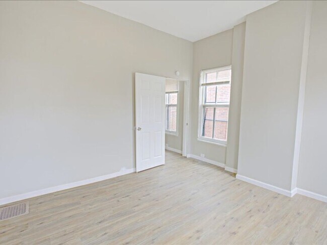 Building Photo - Welcome to 6730 Vermont!