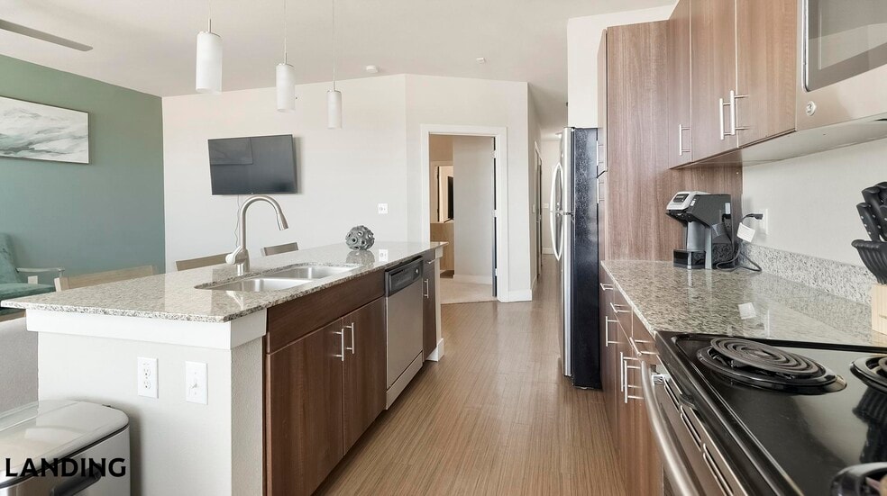 Building Photo - 1415 N Main Ave