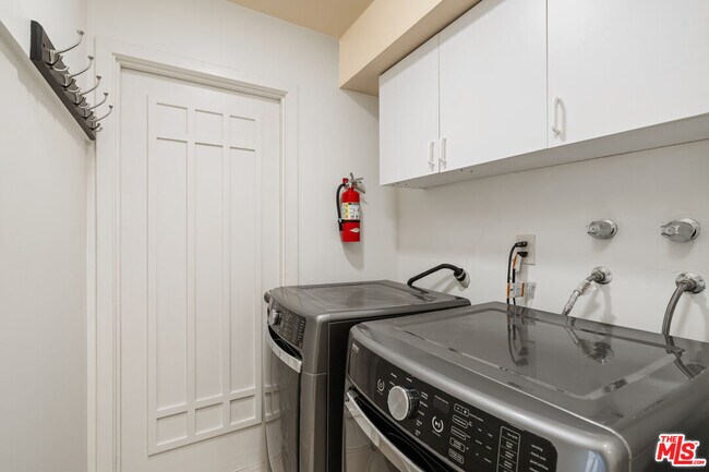 Building Photo - 10926 Alta View Dr